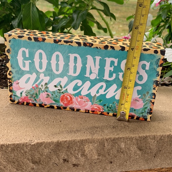 Goodness gracious decor - Picture 3 of 3